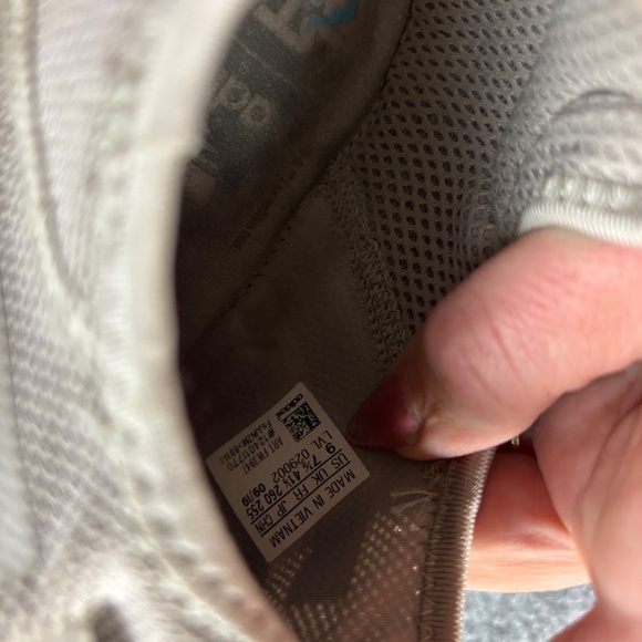 ADIDAS Women’s Originals Nmd R1 Star Wars Rey Runner Sneaker size: 9 - Picture 13 of 16